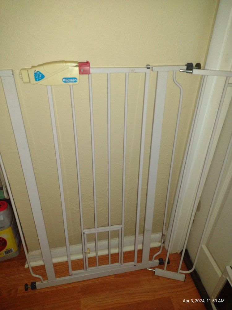 Pet/Child Gate With Extension