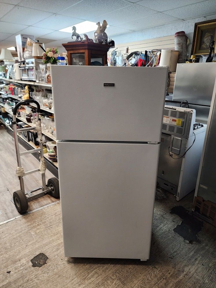 hotpoint Refrigerator 61x28x28