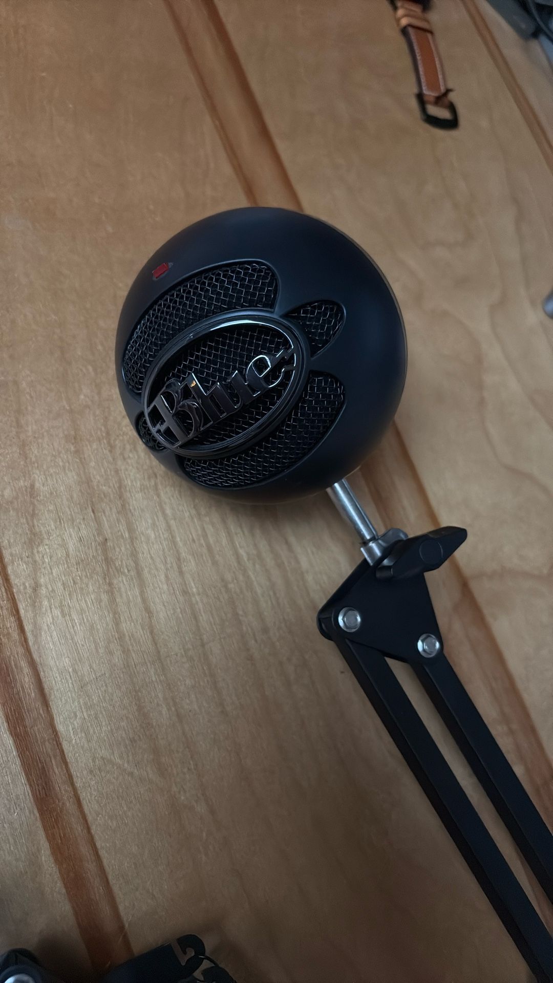 Blue Mic With Desk Clamp Stand