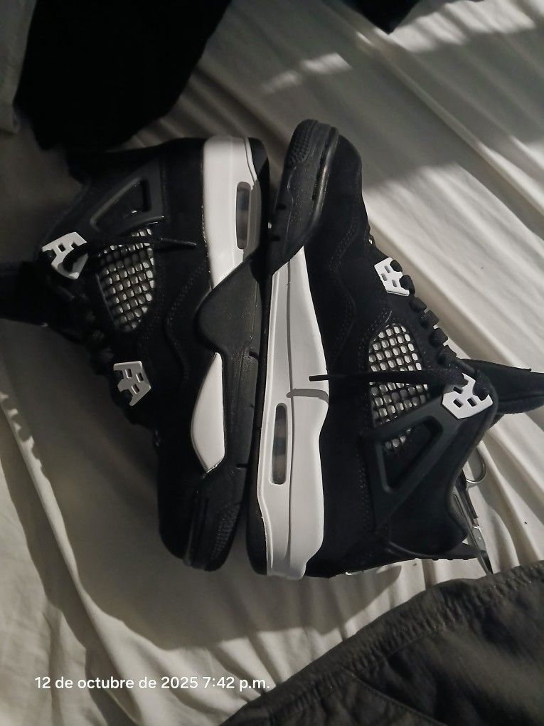 Jordan Retro 4 White Thunder Size 7