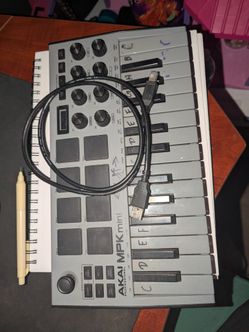 Mpk Mini 3 Midi controller for DAW software