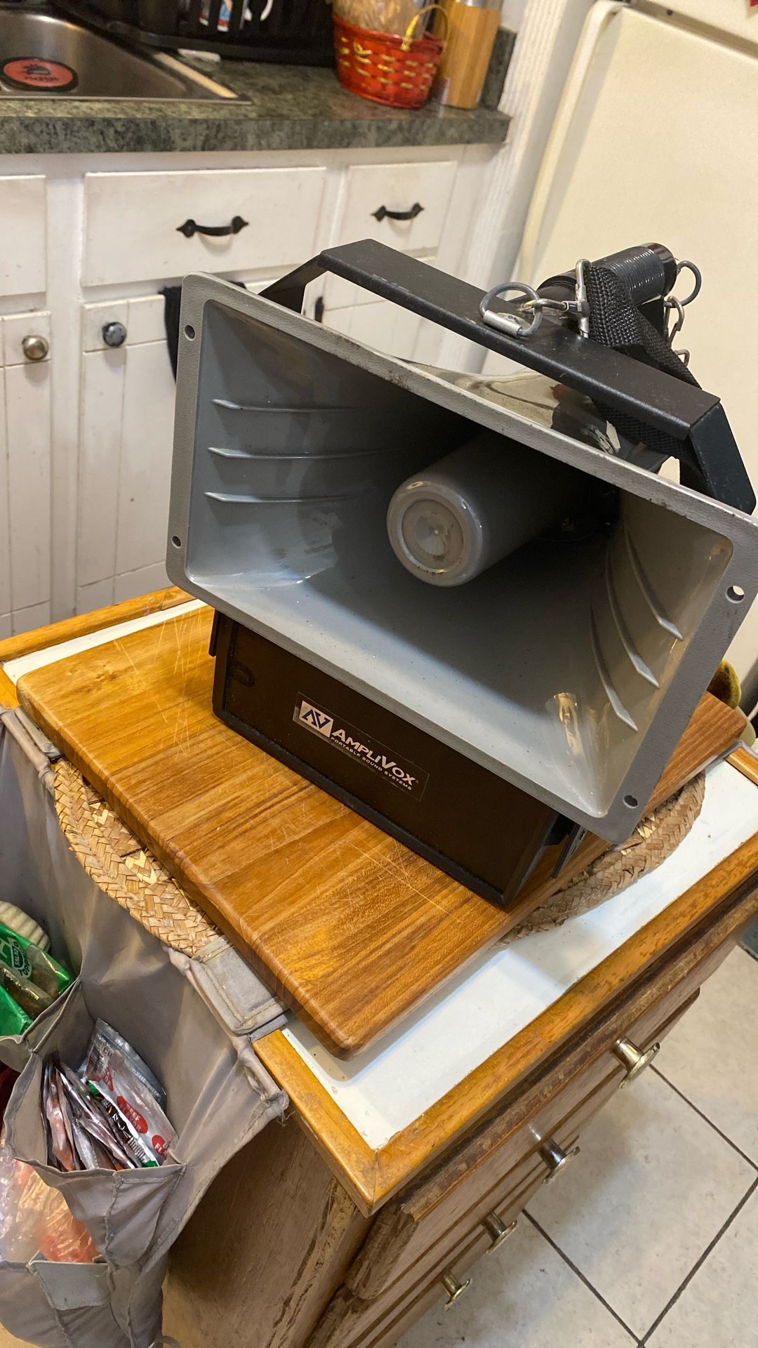 Vintage AV AmpliVox Model S-610 Half Mile Hailer Portable Sound Systems