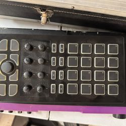 Behringer CMD DC-1 MIDI Controller