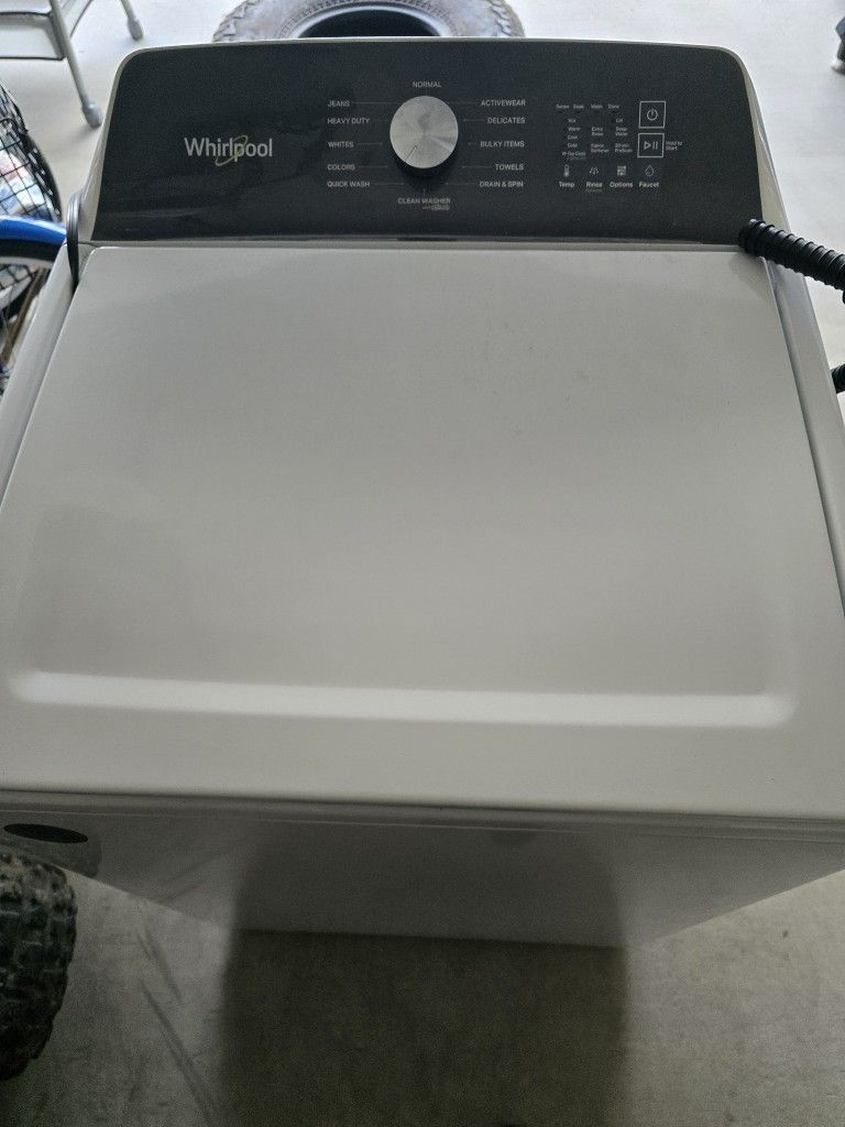 Whirlpool Built-In Water Faucet 4.6-cu ft High Efficiency Agitator Top-Load Washer