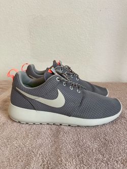 Nike Roshe Run Gray Coral Sneakers