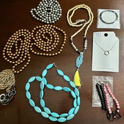 Set Of Fashion Jewelry- Necklaces And Bracelets