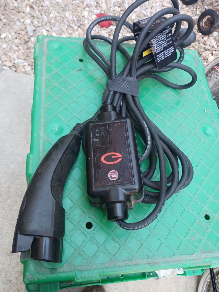 Charger For A Fiat 500 E