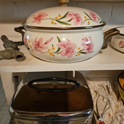 Decorator NEVER USED 7 PIECE  Brass Trim Cookware 
