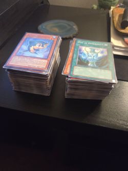 Large vintage Lot of Yu-Gi-Oh! Trading Cards