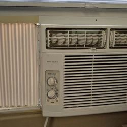 10,000 BTU Frigidaire Window Air Conditioner