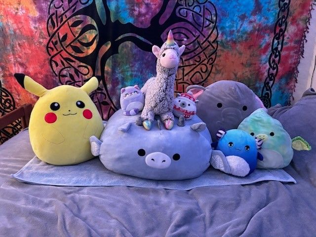 Bundle Of 7 Squishmallows Plus A Unicorn