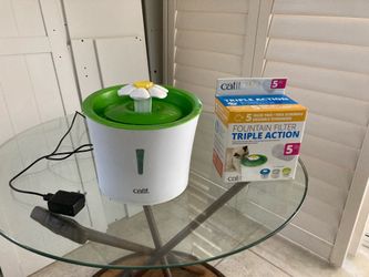 Automatic water fountain for cats
