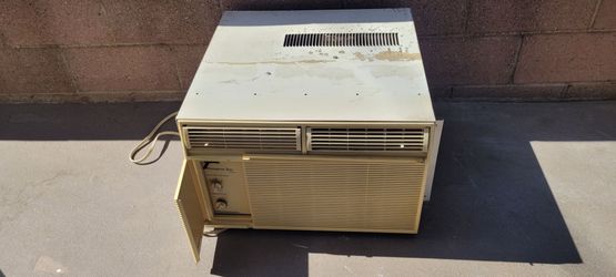 Hampton Bay Wall Air Conditioner – Works Great / Cools Excellent