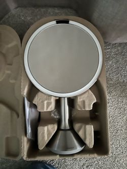 Simple human magnified mirror