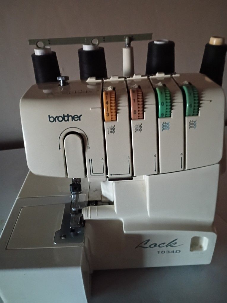 Brother  1034D Sewing Machine/Serger