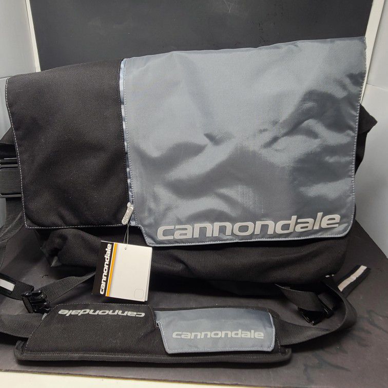 Cannondale No-Kill large Messenger Bagblack grey laptop sleeve 19" wide