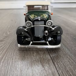 Diecast 1/18 Scale Road Signature 1932 Ford Roadster Street Rod Excellent Condition 