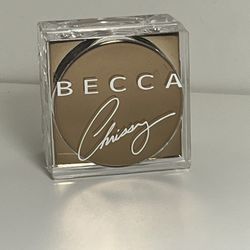 New Becca Chrissy Loose Glow Powder