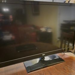 47 Inch Class Cinema 3D 1080p 120Hz LED TV With smart TV & 2 3D Glasses.  Repair, No Power