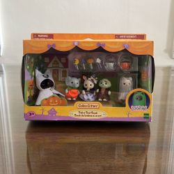 Calico Critters Trick Or Treat Parade Set