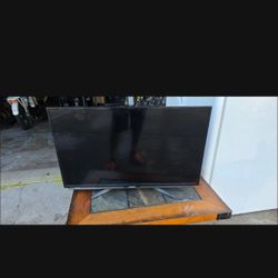 32" Sharp TV/ Television De 32"