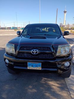 Toyota Tacoma 2011 Black Pickup Truck