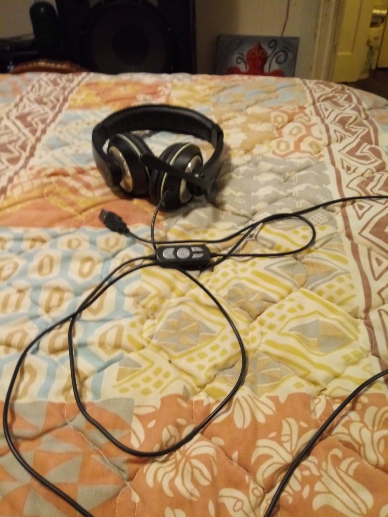 Used PC gaming head phones