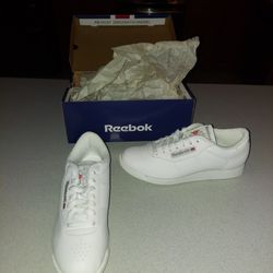 CLASSIC WOMENS SIZE 8 1/2 PRINCESS WHITE SNEAKERS NEW IN BOX 