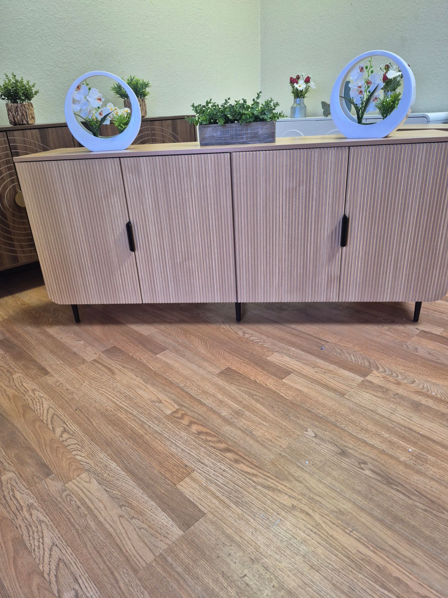 EXTRA LONG SIDEBOARD OR TV STAND IN LIGHT OAK COLOR AND GOLD ACENTS BRAND NEW 67X17X30 FLUTED SHAPE