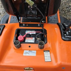 17.5 Riding mower.
Just needs lever control button cable