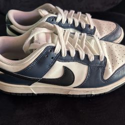 Nike navy blue dunk low women size 7.5