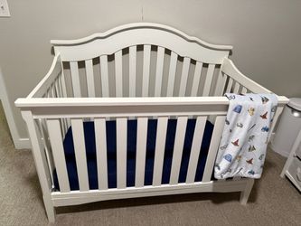 White Wood Convertible Baby Crib
