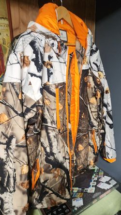 Selling A great jacket for hunting or just to wear https://offerup.co/faYXKzQFnY?$deeplink_path=/redirect/ is nice and warm for the winter.