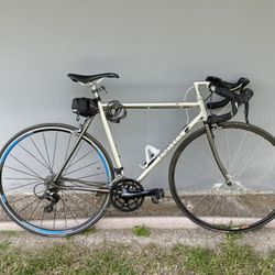 Vintage Univega Grantech 6400 Road Bike - Aluminum - Shimano - 18-Speeds