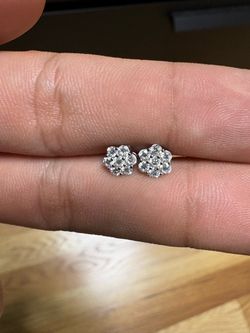 Sparkling Moissanite Flower Stud Earrings