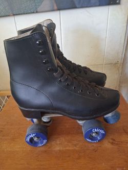 Woman's High Top Black Chicago Rollerskates Size 7