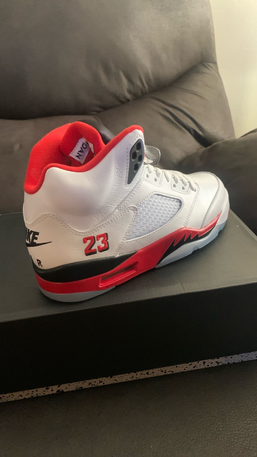 Air Jordan Retro OG Fire Red/Black Tongue