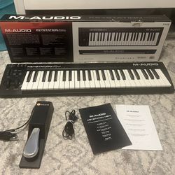 M-Audio Keystation 49es Keyboard Controller and SP-2 Universal Sustain Pedal