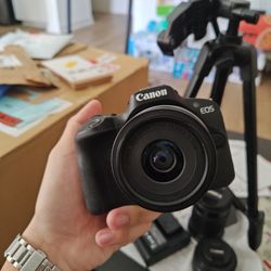 Canon EOS R50 Mirrorless Camera + Kit Lens