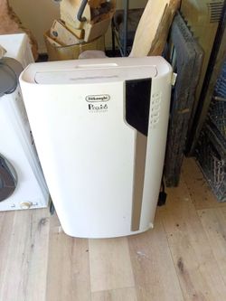 The De'Longhi Pinguino UV-Carelight is a powerful 14,000 BTU 3-in-1 portable air conditioner, dehumidifier, and fan that features built-in UV-C light 
