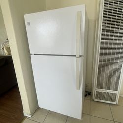 Kenmoore Refrigerator, White, Used
