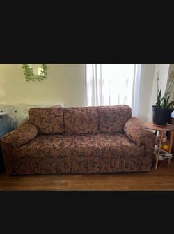 Send best offer for Brown vintage 90’s couch. In good condition. It is pretty LARGE to Medium size. Must pick up only with a truck and your own cargo 