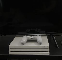 White PS4 Pro