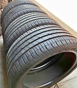 255/40/20 Goodyear set de Tires con 80% de Vida las 4