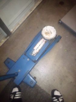 Viking Hydraulic 2ton Jack, It's BLUE IN COLOR