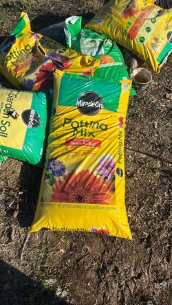 Miracle Gro. Potting Mix grow plants Twice Big