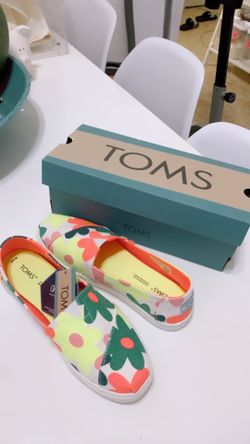 Toms
