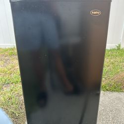 Sanyo stainless 2024 steel mini fridge