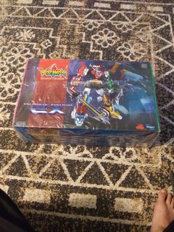 DELUXE VOLTRON DEFENDER OF THE UNIVERSE ULTIMATE EX BRAND NEW IN BOX LIFE SIZE FIGUREINE