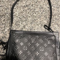 Unisex Louis Vuitton Black Bag